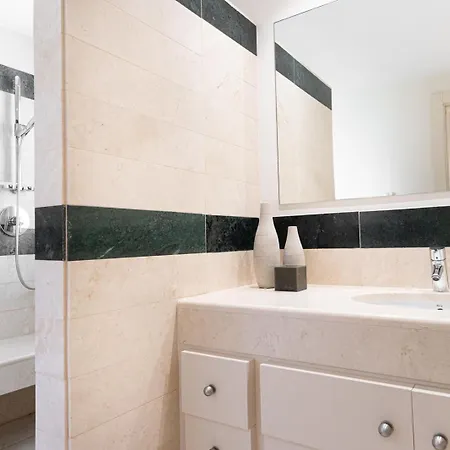 Front Line Luxury In Heaven Apartment
